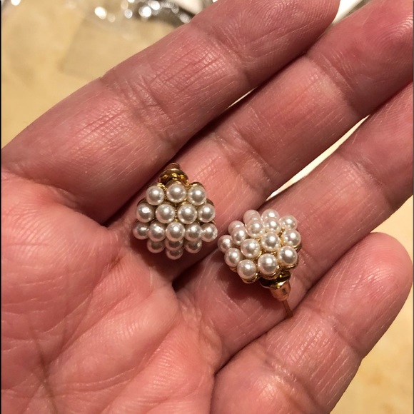 Faux Cluster Pearl Stud Earrings - Picture 5 of 7